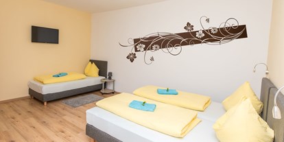 Pensionen - Balkon - Köflach - Barrierefrei 3 Bett Zimmer - Ferienwohnung-Zimmer Yassi 
