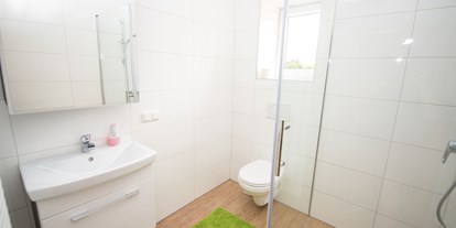 Pensionen - Umgebungsschwerpunkt: am Land - Reisstraße - Badezimmer Barrierefrei  - Ferienwohnung-Zimmer Yassi 