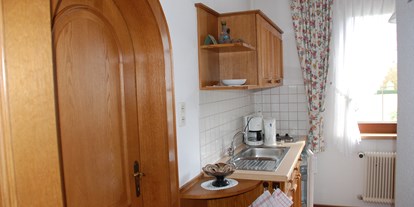 Pensionen - Kühlschrank - Potschling - Kleine Küche im eigenen Raum in der FV 50 m² - Pension Leyrer