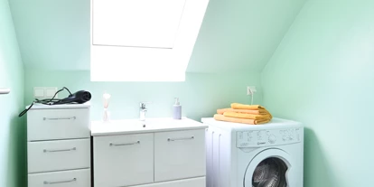 Pensionen - Terrasse - Wies (Wies) - Badezimmer im Studio -  mit Waschmaschine und Dusche - Posthostel Lavamünd