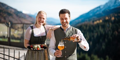 Pensionen - Oberdorf (Thurn) - Selina und Martin - Ihre Gastgeber, die mit Leidenschaft den Hof bewirtschaften - Berggasthof-Pension Lahnerhof