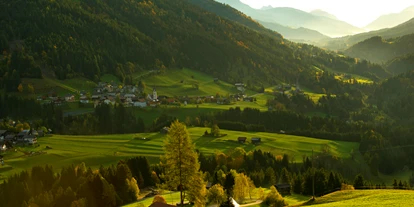 Pensionen - Umgebungsschwerpunkt: Berg - Österreich - Herbststimmung im Lesachtal - Berggasthof-Pension Lahnerhof