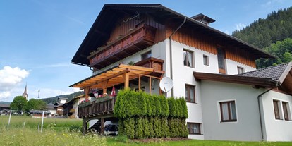 Pensionen - Art der Pension: Urlaubspension - PLZ 9900 (Österreich) - Südseite vom Haus, Gartenseite - Gästehaus Ortner