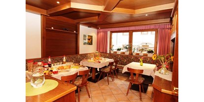 Pensionen - Restaurant - Kematen in Tirol - gediegenes Ambiente - unser Frühstücksraum - Haus Sarah