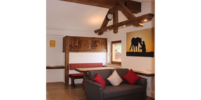 Pensionen - Umgebungsschwerpunkt: am Land - Heiligkreuz (Hall in Tirol) - Apartment: ausziehbare Fernseh-Couch - Haus Sarah