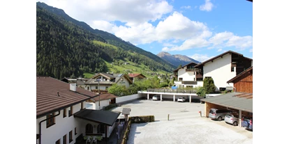 Pensionen - Umgebungsschwerpunkt: Berg - Mützens - Apartment: Aussicht auf die Nockspitze - Haus Sarah