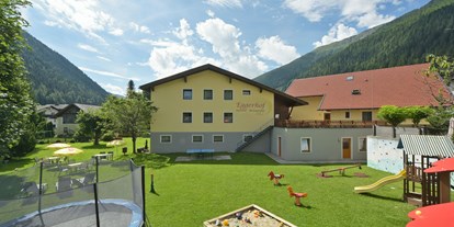 Pensionen - Art der Pension: Gasthaus mit Zimmervermietung - Österreich - Garten mit Spielplatz - Eggerhof