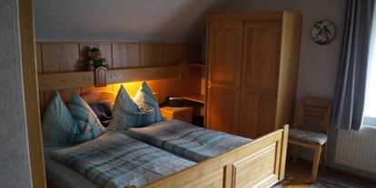 Pensionen - Radlach (Steinfeld) - Alle 6 Komfortzimmer sind mit Dusche/WC, Radio und SAT-TV ausgestattet, einem erholsamen Schlaf steht nichts mehr im Wege. - Panoramapension Platzer