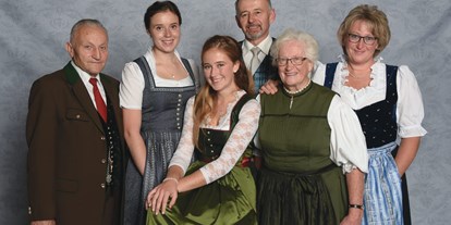 Pensionen - Pflügen - Familienfoto - Panoramapension Platzer