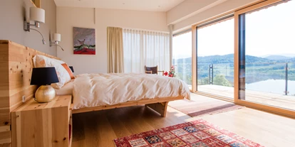 Pensionen - Umgebungsschwerpunkt: See - Äußere Wimitz - Schlafzimmer Längsee-Suite. - Längseeleit´n