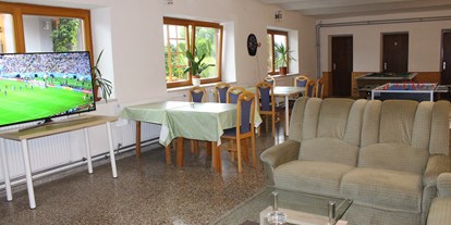 Pensionen - Frühstück: Frühstücksbuffet - Ossiach - Aufenthaltraum mit Gemeinschaftsfernseher - Gästehaus Lanthaler