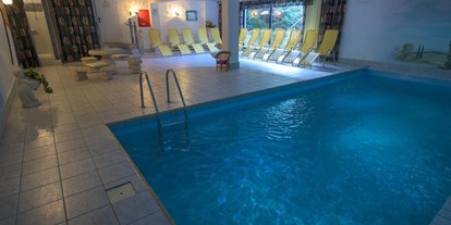 Pensionen - Pool - Schönberg im Stubaital - Hotel Garni Hubertus
