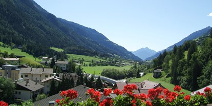 Pensionen - Kühlschrank - Dorf Tirol - Blick vom Balkon - Residence Apartment Talblick