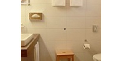 Pensionen - Terrasse - Schweiz - Badezimmer in allen Zimmer - Chalet-Gafri BnB - Frühstückspension mit Top-Service auch jetzt in dieser Zeit.