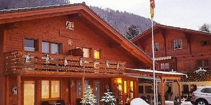 Pensionen - Terrasse - Schweiz - Winter Aussenansicht - Chalet-Gafri BnB - Frühstückspension mit Top-Service auch jetzt in dieser Zeit.