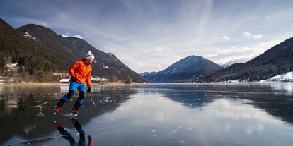 Pensionen - Umgebungsschwerpunkt: See - Flattachberg (Steinfeld) - Eislaufen im Winter...  - Pension Bergblick am Weissensee