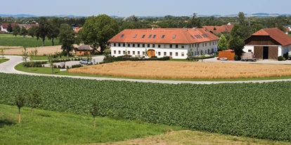Pensionen - Garten - Neuhofen an der Krems - Blick auf unseren Hof - Bauernhofpension Herzig zu Laah