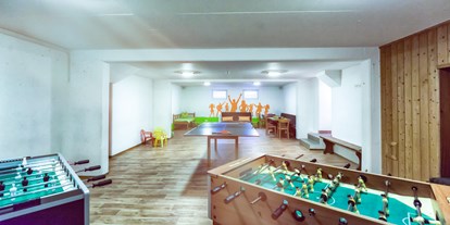 Pensionen - Garten - Mayrhofen (Mittersill) - Hier im Spielzimmer mit Kicker.Tischtennis,Gesllschaftsspiele kommt keine Langeweile auf! - NATURPENSION Mühlhof