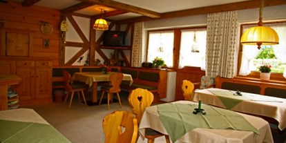 Pensionen - Frühstück: Frühstücksbuffet - Seefeld in Tirol - Aufenthaltsraum - Haus Bleispitze