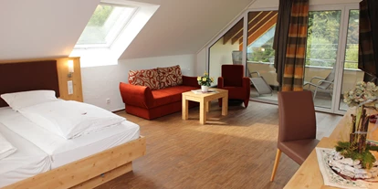 Pensionen - Terrasse - Fischerbach - Barrierefreie Suite "Adlerhorst"
(56 qm) mit 2 Doppelzimmer - Landgasthof Adler-Pelzmühle