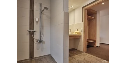 Pensionen - Kühlschrank - Kenzingen - Badezimmer vom Zimmer im Sonnenflügel - Landgasthof Adler-Pelzmühle