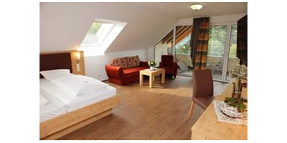 Pensionen - Terrasse - Fischerbach - Barrierefreie Suite Adlerhorst mit 2 Doppelzimmer - Landgasthof Adler-Pelzmühle
