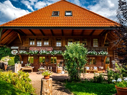 Pensionen - Frühstück: Frühstücksbuffet - Inzlingen - Unser 300 Jahre altes, sanft renoviertes Schwarzwaldhaus begrüßt Sie zu Ihrem erholsamen Urlaub - Gästehaus HolzerKreuz