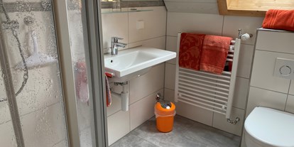 Pensionen - Umgebungsschwerpunkt: Berg - Höchenschwand - Badezimmer im DZ "Gauchachschlucht"
 - Pension Bader