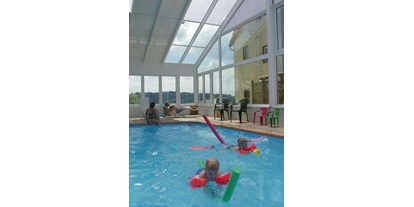 Pensionen - barrierefreie Zimmer - Kröstlinghof - unser Schwimmbad - Donautraum-Blick  Bio -  Eselgut