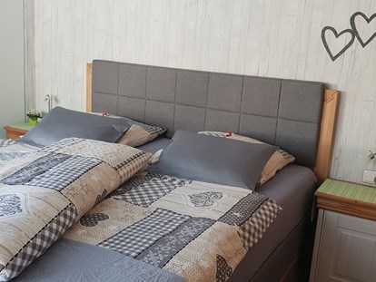 Pensionen - Wanderweg - 2 getrennte Schlafzimmer in jeder Wohnung - KOMFORT-FEWO BERGWELT HAHNENKAMM   - Lechtal - So/Wi