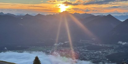 Pensionen - Umgebungsschwerpunkt: Berg - Sonnenaufgang Bergwelt Hahnenkamm - KOMFORT-FEWO BERGWELT HAHNENKAMM   - Lechtal - So/Wi