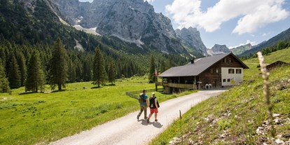 Pensionen - WLAN - Wandern von Hütte zu Hütt - KOMFORT-FEWO BERGWELT HAHNENKAMM   - Lechtal - So/Wi