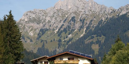 Pensionen - Umgebungsschwerpunkt: Berg - unser Haus Blick Hahnenkamm - KOMFORT-FEWO BERGWELT HAHNENKAMM   - Lechtal - So/Wi