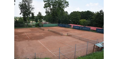 Pensionen - Garten - Neuhofen an der Krems - unsere 4 TennisSandplätze - AKTIVPARK Hotel Pension Stadlhuber