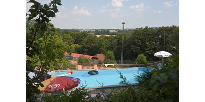 Pensionen - Spielplatz - Holzhäuseln bei Wilhelmsberg - Benutzung des Schwimmbades auf eigene Verantwortung - AKTIVPARK Hotel Pension Stadlhuber