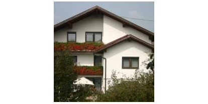 Pensionen - Umgebungsschwerpunkt: am Land - Bayerbach (Landkreis Rottal-Inn) - Hausbild von der Gartenseite - Haus Stuttgart