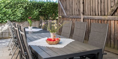 Pensionen - Frühstück: serviertes Frühstück - Gallspach - Schattige Terrasse zum Wohlfühlen - Bauernhof Webinger