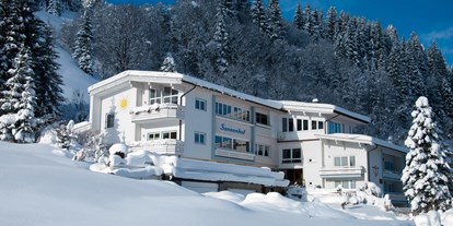Pensionen - Frühstück: warmes Frühstück - Vorarlberg - Unser Sonnenhof im Winter ! - Gästehaus Sonnenhof 