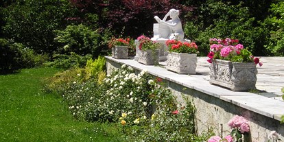 Pensionen - Molzbichl - Terrasse und Gartenanlage - Ferienhaus Kramser
