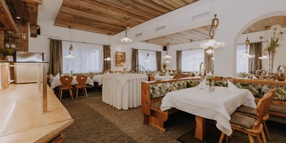 Pensionen - Frühstück: Frühstücksbuffet - Salzburg - Gaststube - B&B Hotel Die Bergquelle
