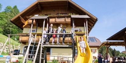 Pensionen - Spielplatz - Buchleiten (Vöcklabruck, Ampflwang im Hausruckwald) - Spielplatz vorm Haus - Roithhof
