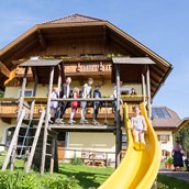 Frühstückspension - Spielplatz vorm Haus - Roithhof