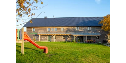 Pensionen - Garage für Zweiräder - Hochhaus - Garten mit Spielplatz - Gästehaus "In da Wiesn"