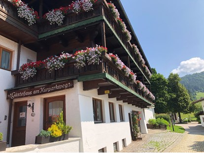 Pensionen - weitere Verpflegungsmöglichkeiten: Nachmittagskaffee - Reith bei Kitzbühel - FASSADE - Gästehaus am Kurparkweg