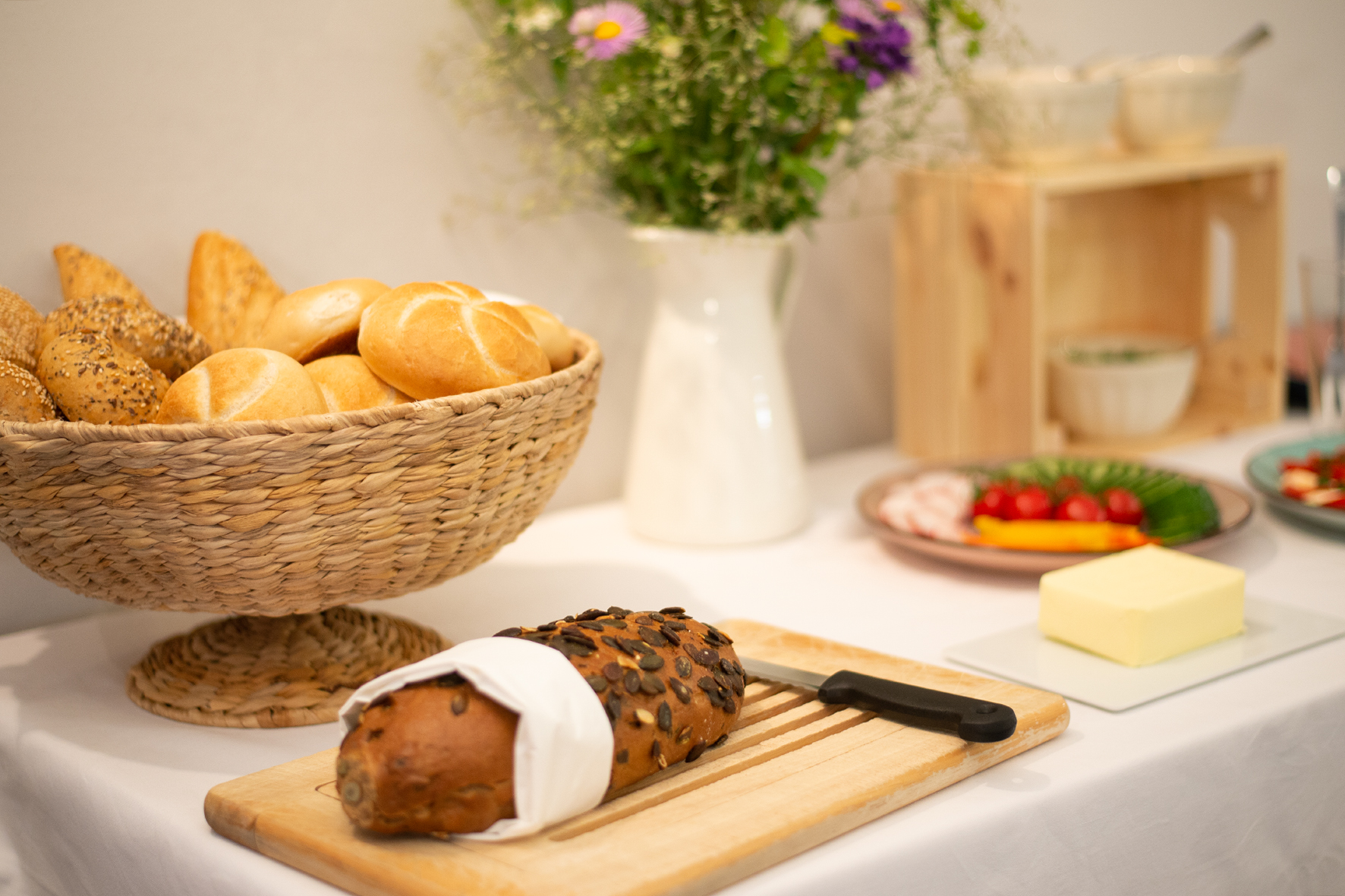 Frühstückspension - regionales und reichhaltiges Frühstücksbuffet - Achs-Wendelin Weine und Gästehaus