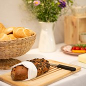 Frühstückspension - regionales und reichhaltiges Frühstücksbuffet - Achs-Wendelin Weine und Gästehaus