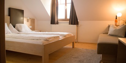 Pensionen - Garage für Zweiräder - Nordburgenland - Unsere Zimmer - Achs-Wendelin Weine und Gästehaus