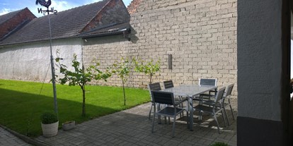 Pensionen - Garage für Zweiräder - Gols - Innenhof - Weingut und Gästehaus Salzl