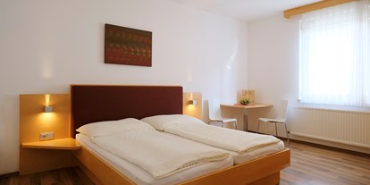 Pensionen - Wanderweg - Mörbisch am See - großzügiges Doppelzimmer mit einem separaten Schlafraum - Weingut - Gästezimmer Nekowitsch