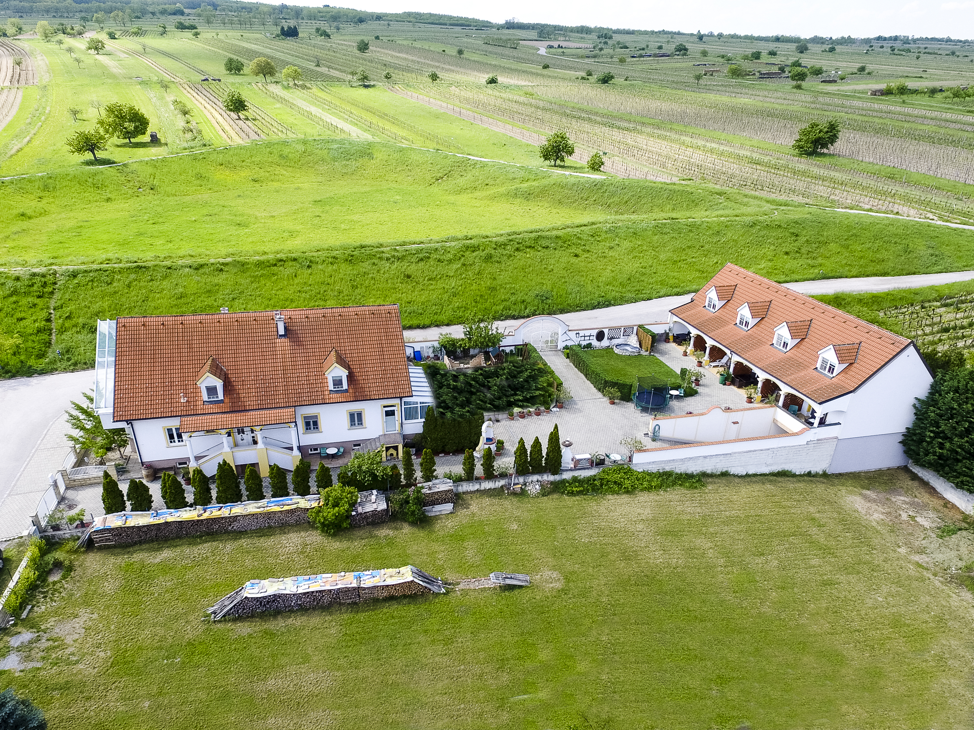 Frühstückspension - Unsere zwei Häuser mit den Balkonwohnungen und den Terrassenwohnungen auf einem Grundstück. Umgeben von Natur. - Appartementhaus Martina